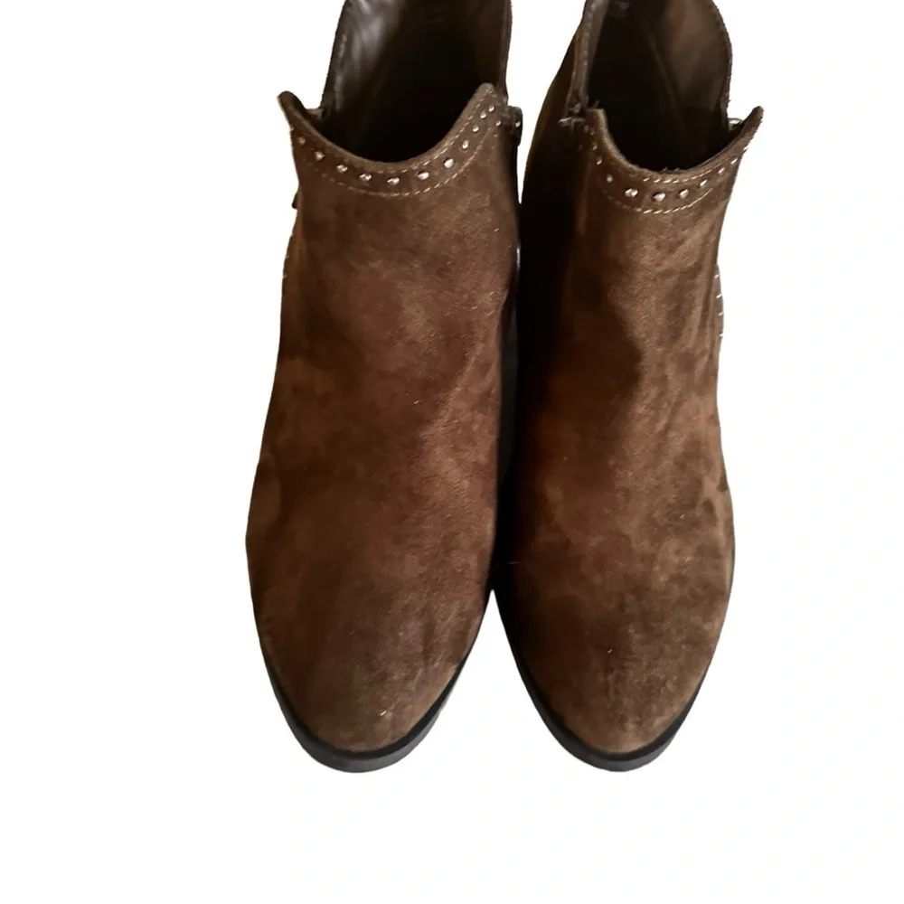 🔴 5 for $40 SALE!  Sonoma Brown Faux Suede studded zipper closure booties sz 9